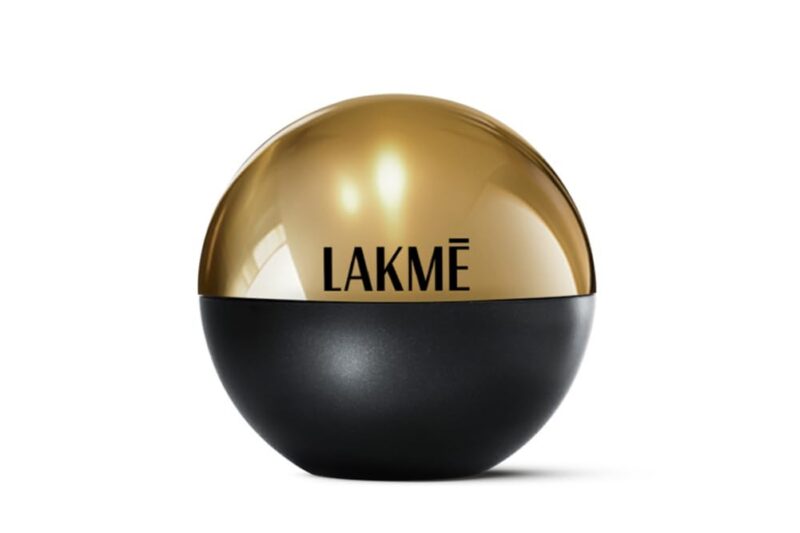 Lakme Xtraordin-airy Mattereal Mousse Foundation, Matte Finish, Minimizes Pores, Has SPF8, 02 Rose Creme, 25g