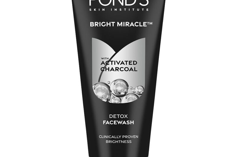 POND’S Pure Detox Face Wash 200 g| Daily Exfoliating & Brightening Cleanser| Deep Cleans Oily Skin – With Activated Charcoal for Fresh| Glowing Skin