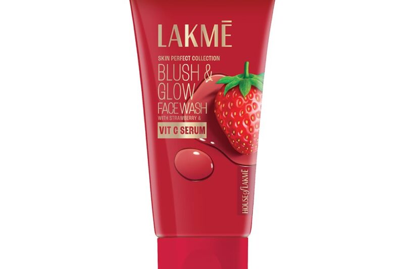 Lakme Blush & Glow Strawberry Freshness Gel Face Wash with Strawberry Extracts|| 150 g